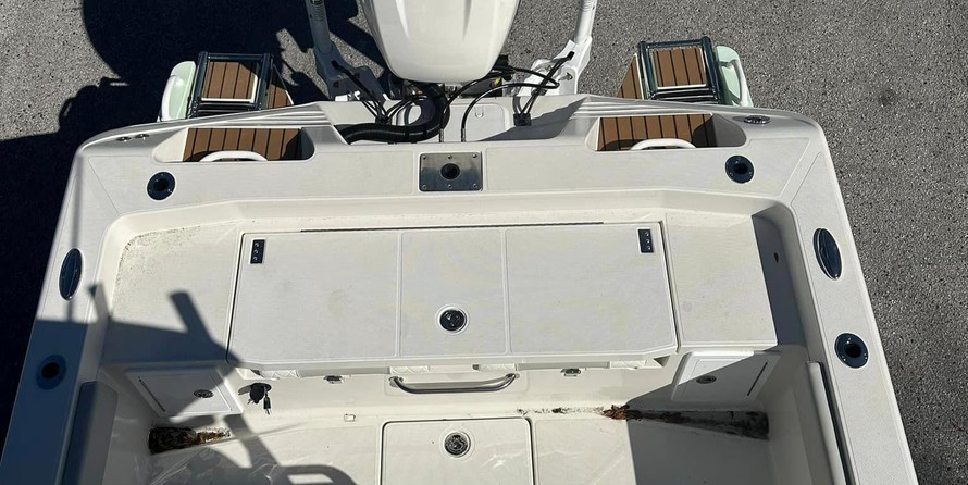 Ranger boats 2400 bay