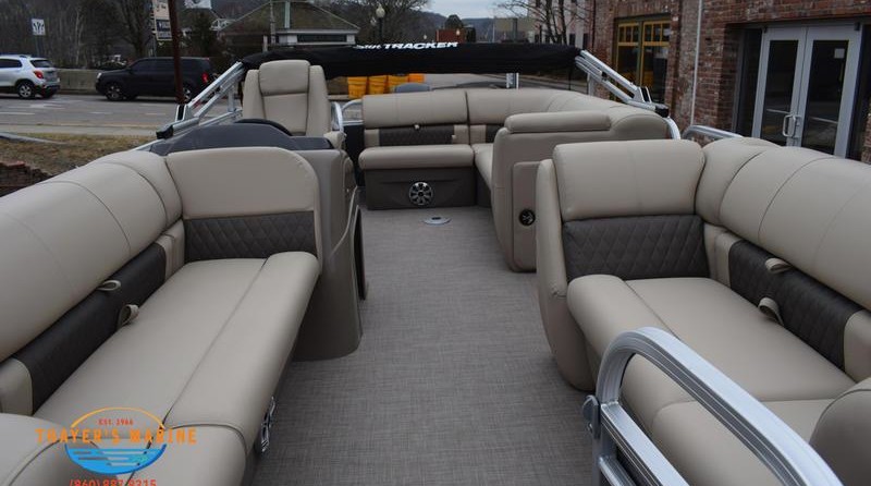 Sun Tracker Party Barge 20 DLX