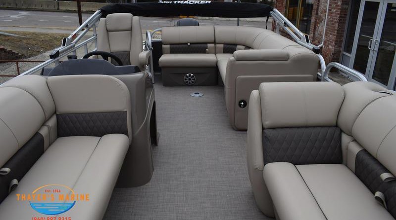 Sun Tracker Party Barge 20 DLX