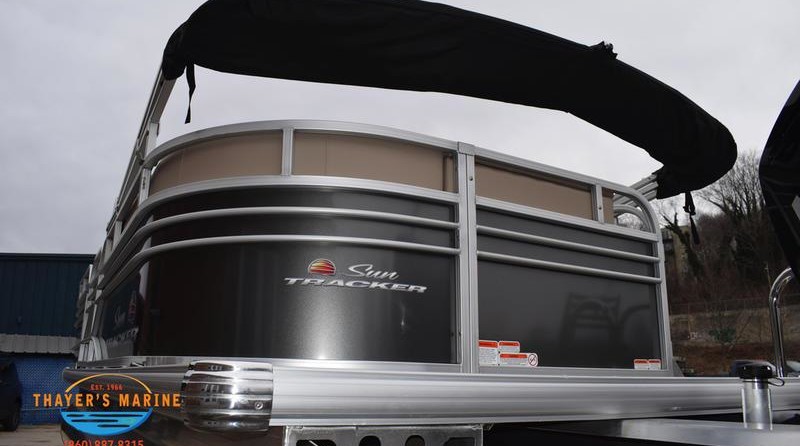 Sun Tracker Party Barge 20 DLX