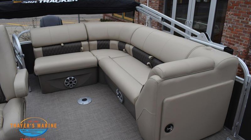 Sun Tracker Party Barge 20 DLX