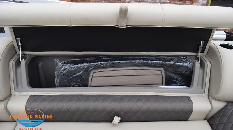 Sun Tracker Party Barge 20 DLX