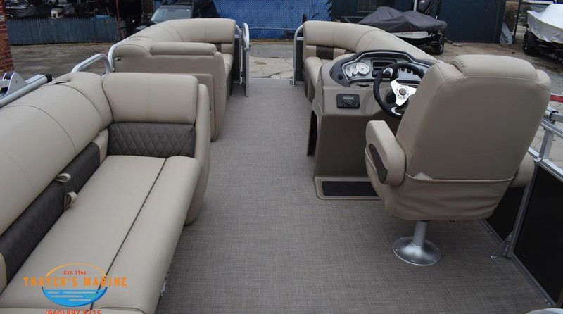 Sun Tracker Party Barge 20 DLX