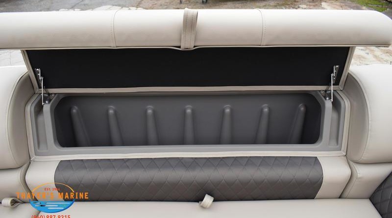 Sun Tracker Party Barge 20 DLX