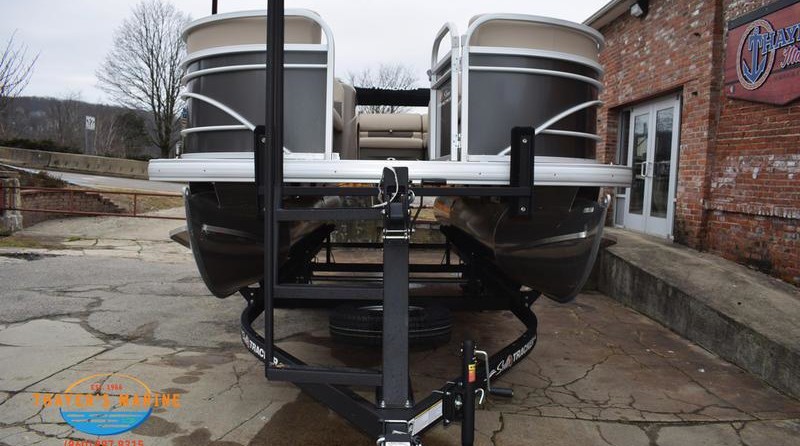 Sun Tracker Party Barge 20 DLX
