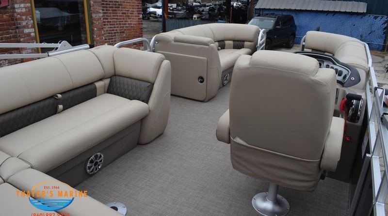 Sun Tracker Party Barge 20 DLX