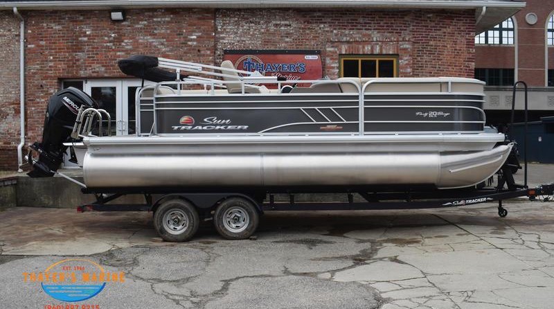 Sun Tracker Party Barge 20 DLX