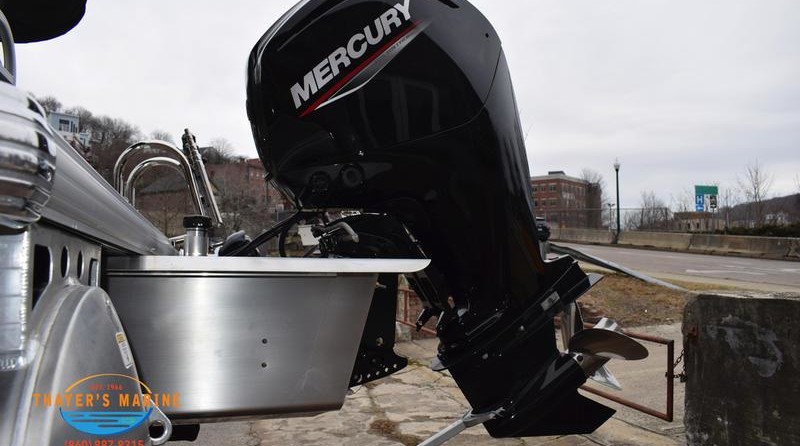 Sun Tracker Party Barge 20 DLX