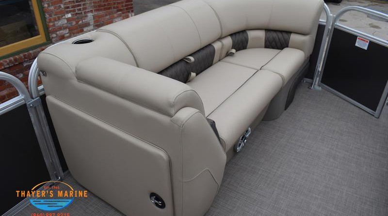 Sun Tracker Party Barge 20 DLX
