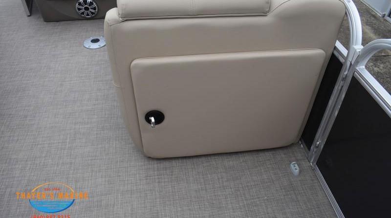 Sun Tracker Party Barge 20 DLX
