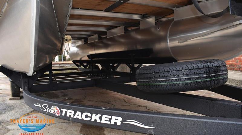 Sun Tracker Party Barge 20 DLX
