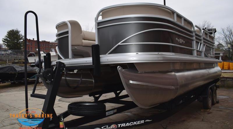 Sun Tracker Party Barge 20 DLX