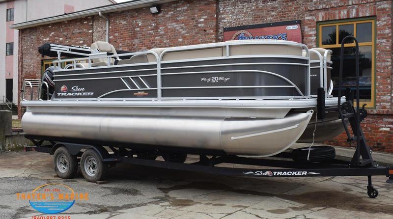 Sun Tracker Party Barge 20 DLX