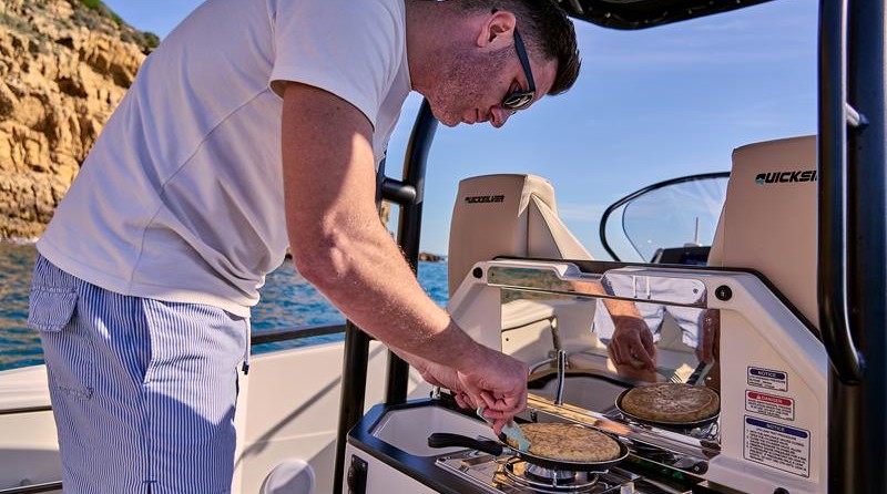 Quicksilver Activ 805 Open