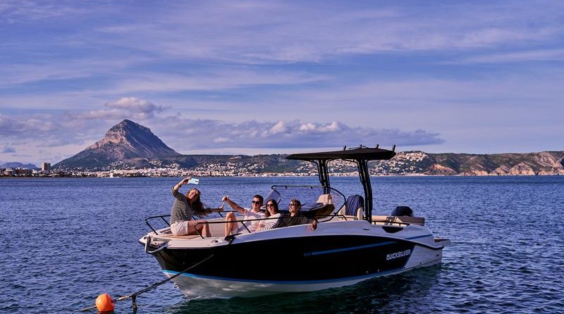 Quicksilver Activ 805 Open