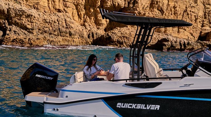 Quicksilver Activ 805 Open