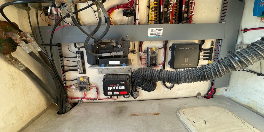 Broward 80 pilot house