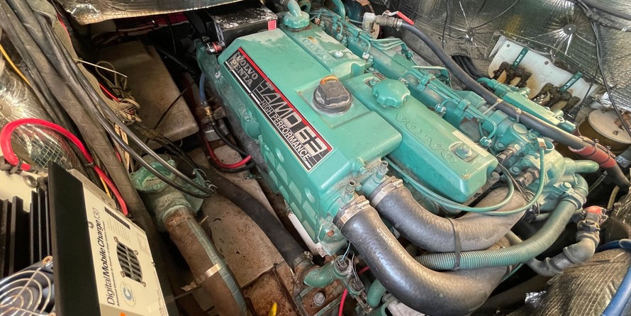 Broward 80 pilot house