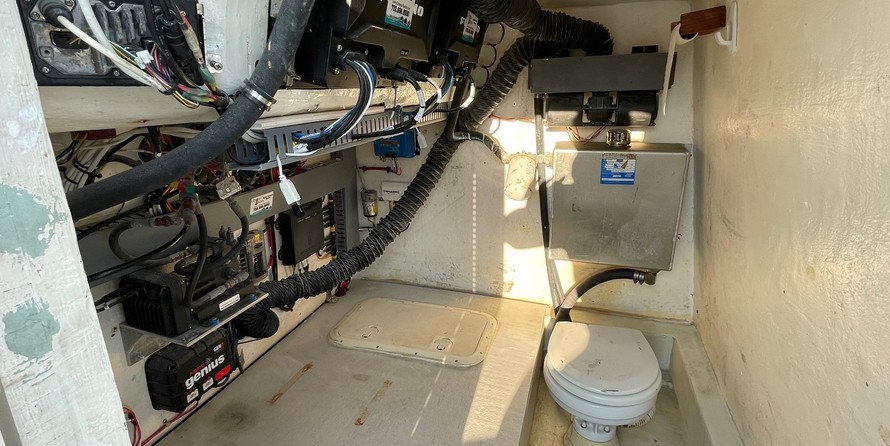 Broward 80 pilot house