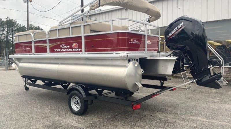 Sun Tracker Party Barge 18 DLX
