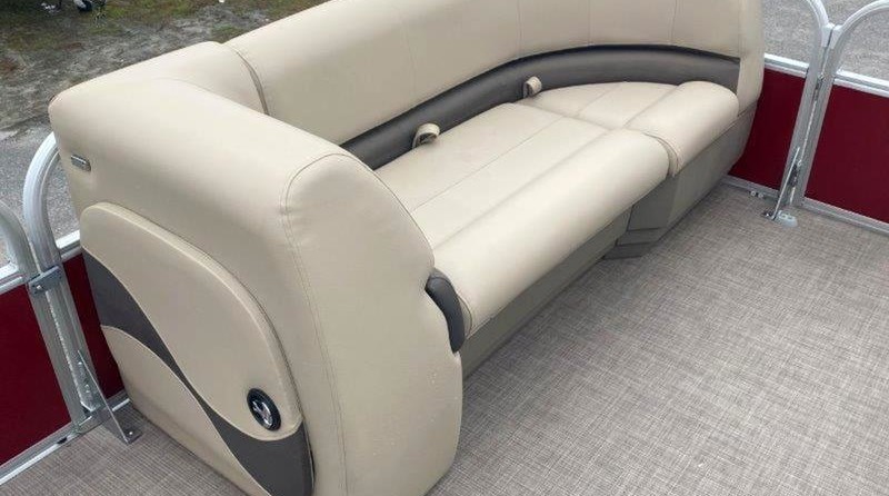 Sun Tracker Party Barge 18 DLX