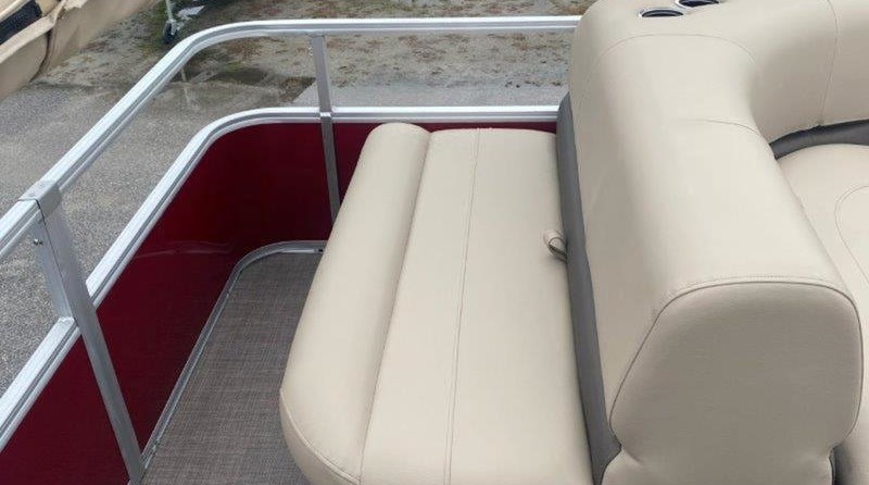 Sun Tracker Party Barge 18 DLX