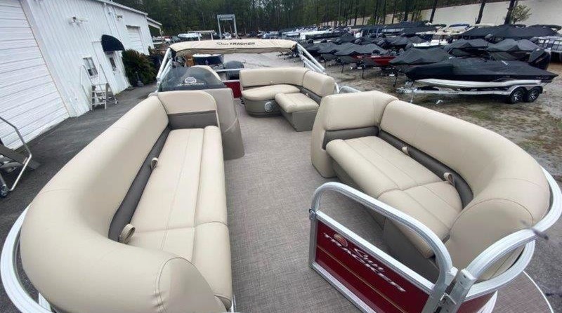 Sun Tracker Party Barge 18 DLX