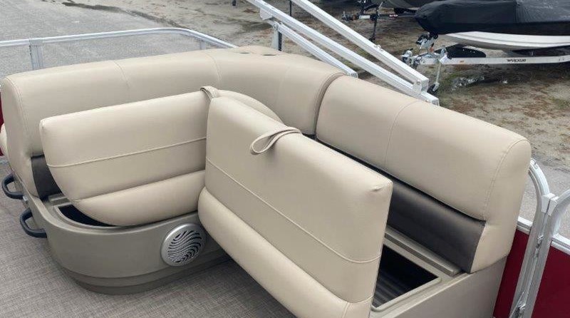 Sun Tracker Party Barge 18 DLX