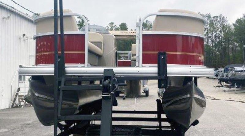 Sun Tracker Party Barge 18 DLX