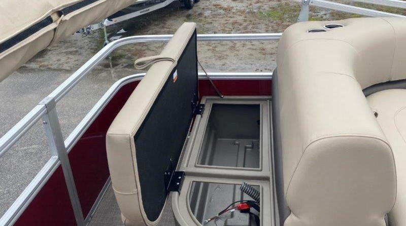 Sun Tracker Party Barge 18 DLX