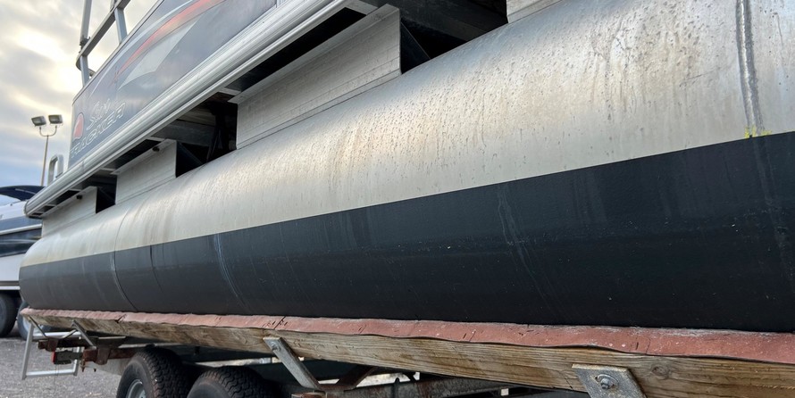 Sun Tracker Party Barge 18 DLX