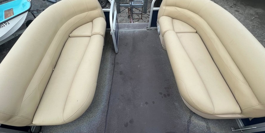 Sun Tracker Party Barge 18 DLX