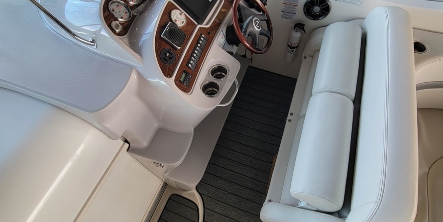 Chaparral 330 Signature
