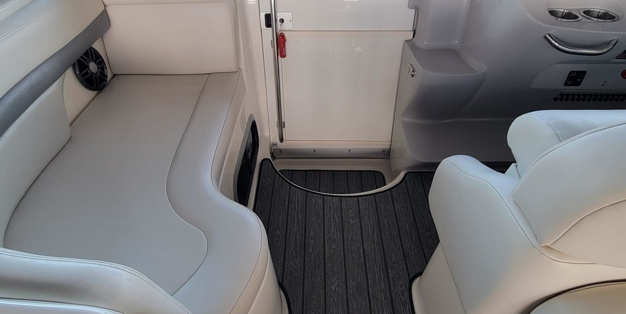 Chaparral 330 Signature