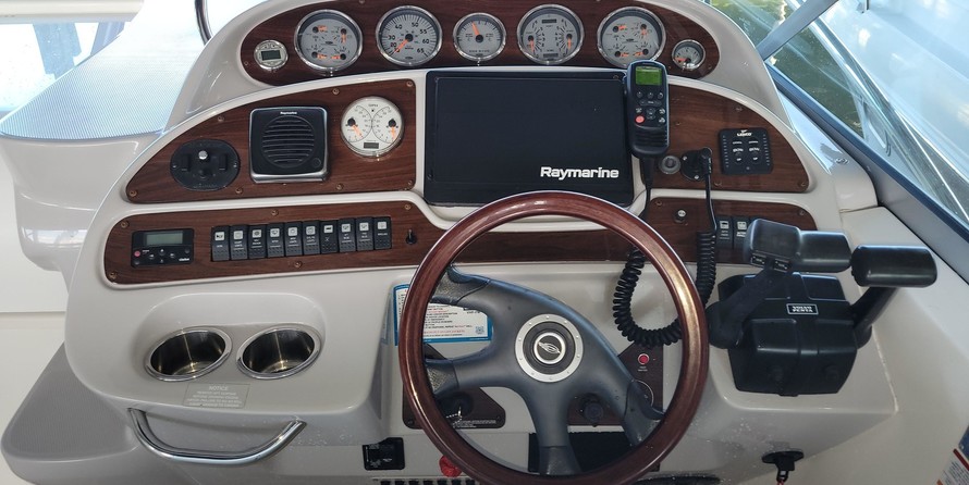 Chaparral 330 Signature