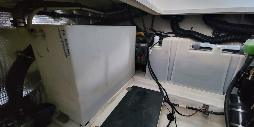 Chaparral 330 Signature