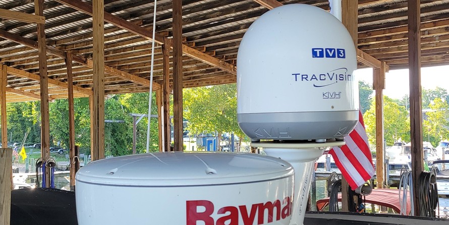 Chaparral 330 Signature