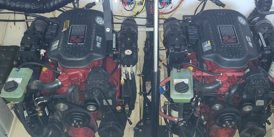 Chaparral 330 Signature