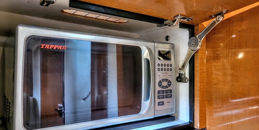 Chaparral 330 Signature