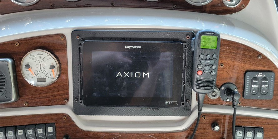 Chaparral 330 Signature