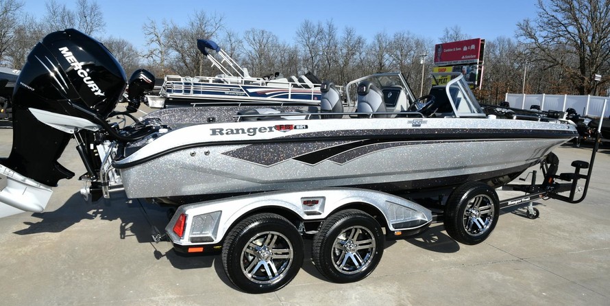 Everglades 230 cc w/ 250 verado