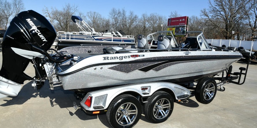 Everglades 230 cc w/ 250 verado