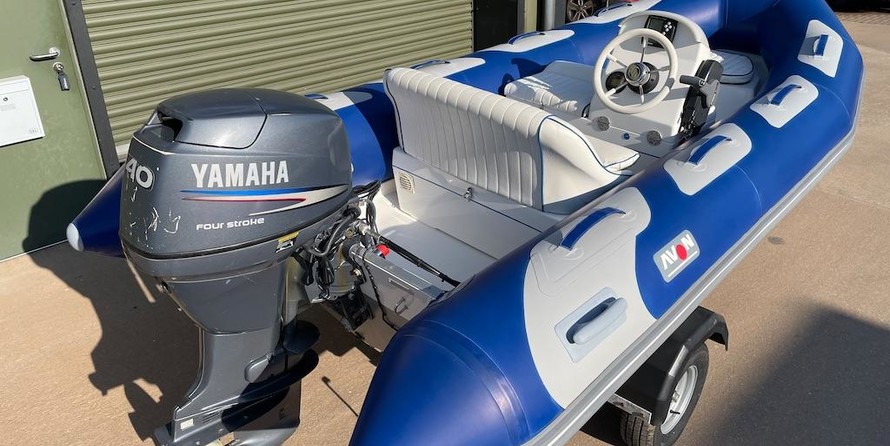 Avon Seasport 400 Deluxe