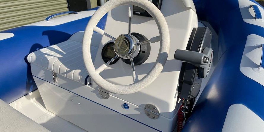 Avon Seasport 400 Deluxe