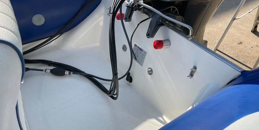 Avon Seasport 400 Deluxe