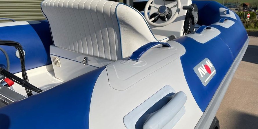 Avon Seasport 400 Deluxe