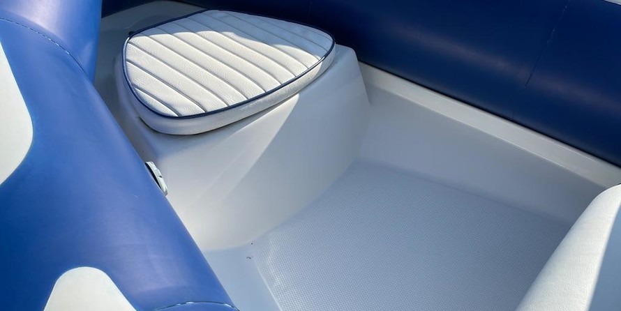 Avon Seasport 400 Deluxe