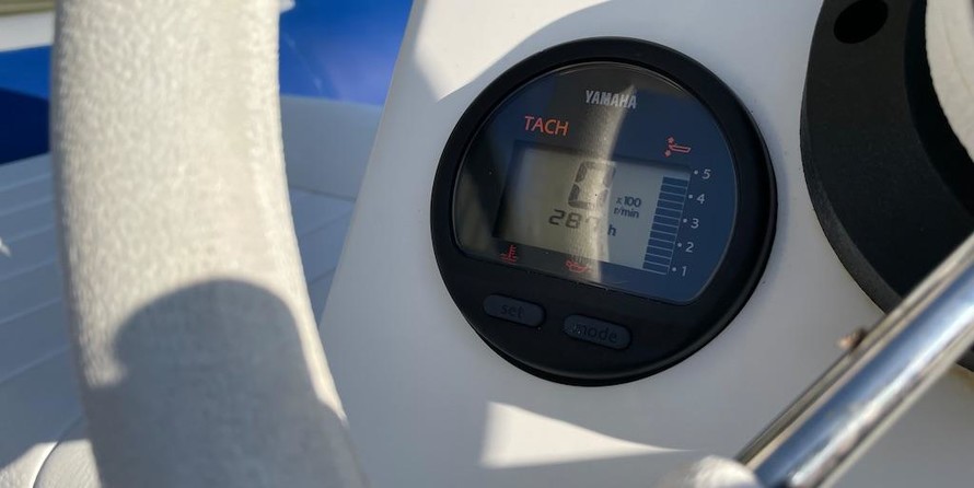 Avon Seasport 400 Deluxe