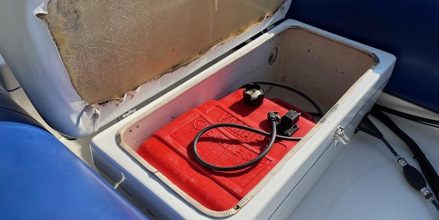 Avon Seasport 400 Deluxe