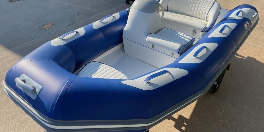 Avon Seasport 400 Deluxe